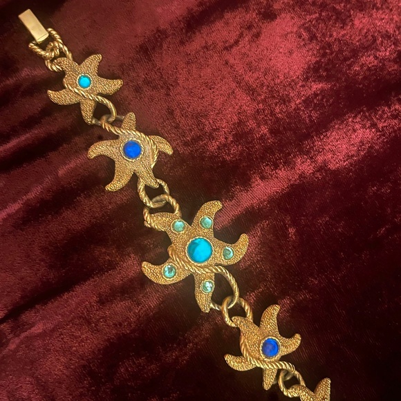 Vintage 80s Trifari Starfish Link Bracelet with Blue Jelly Cabochons - Picture 2 of 7